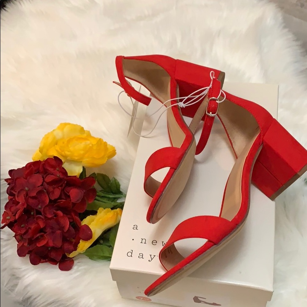 NEW! Red Block Heel Shoe - Picture 2 of 3